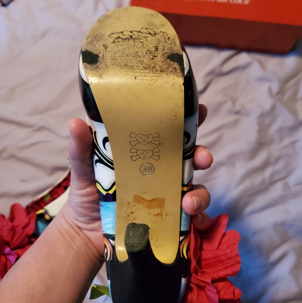 Heels - Picture 3 of 5